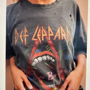 Urban Outfitters Def Leppard Graphic Tee with holes OS oversized